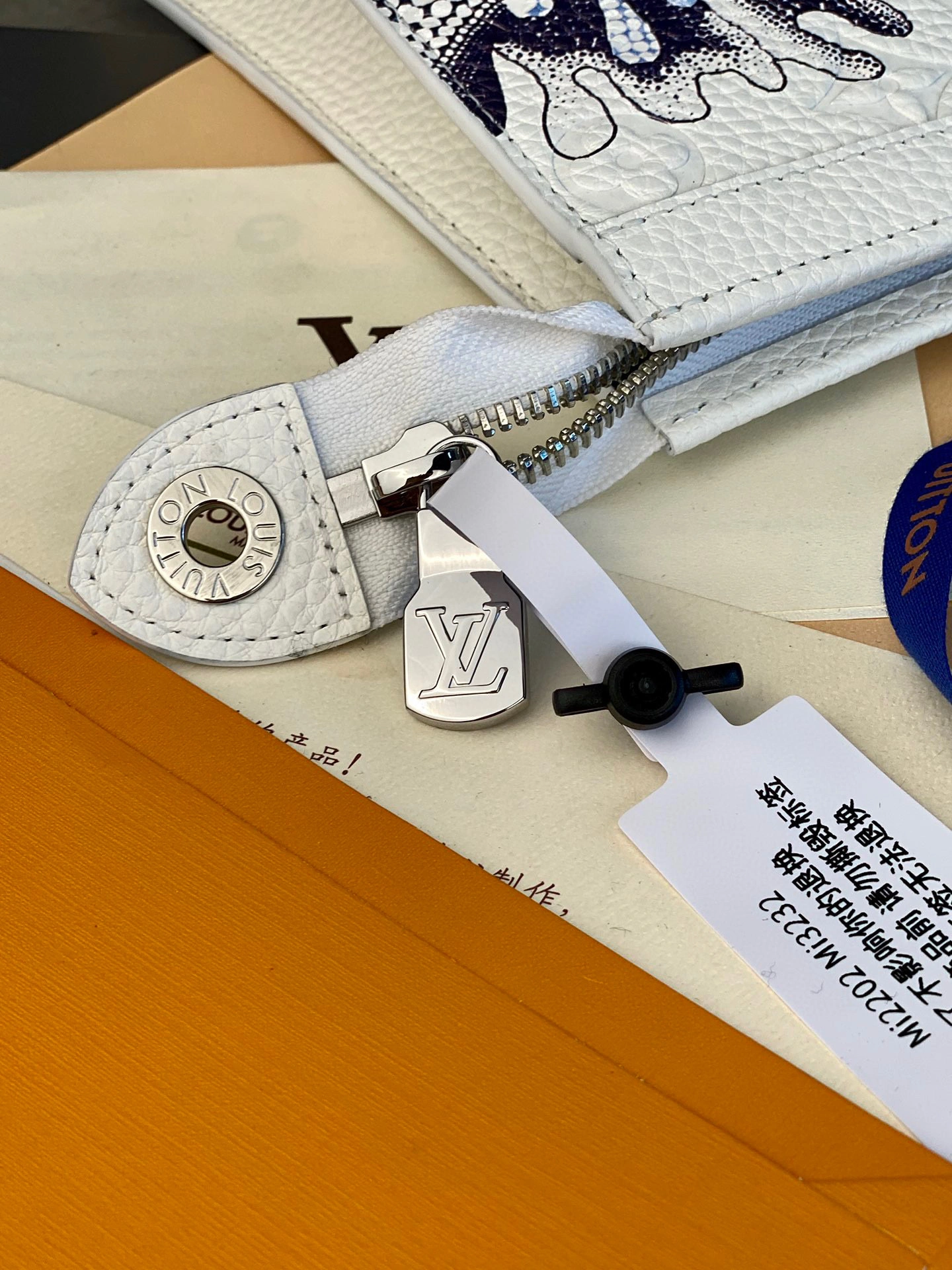 MOMO- high quality version M21681 item：C-B000A3109C