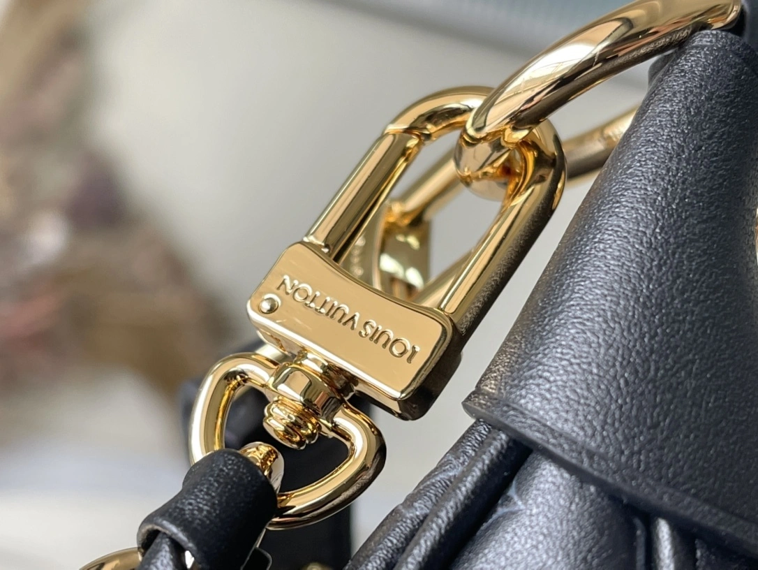 MOMO- high quality version M22591 Loop item：C-B000C1802C