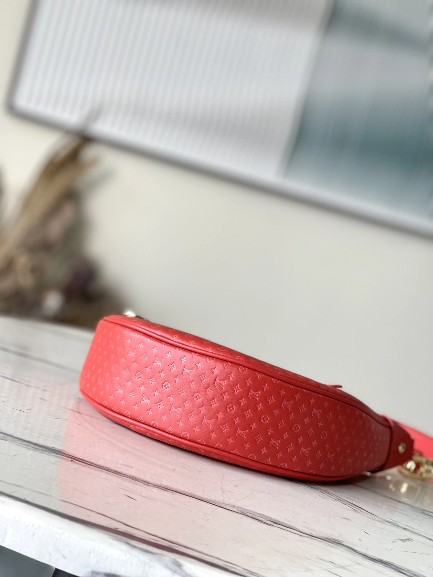 MOMO- high quality version M22594 Loop item：C-B000C1804C