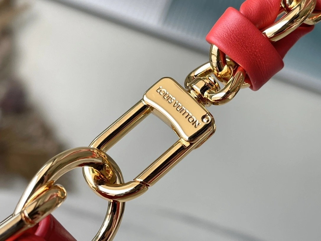 MOMO- high quality version M22594 Loop item：C-B000C1804C