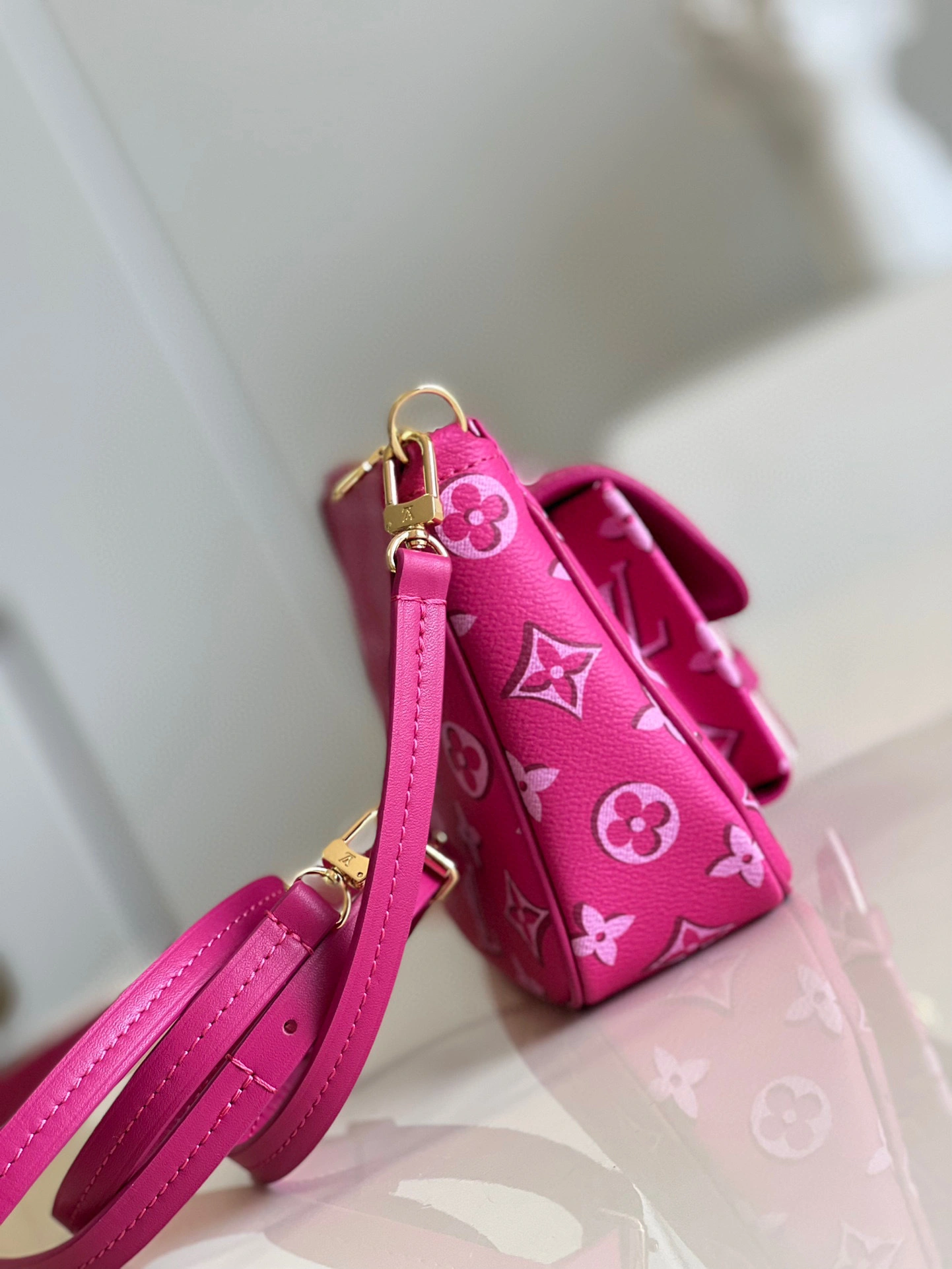 MOMO- high quality version M46161 BUCI item：B-B598K1017C