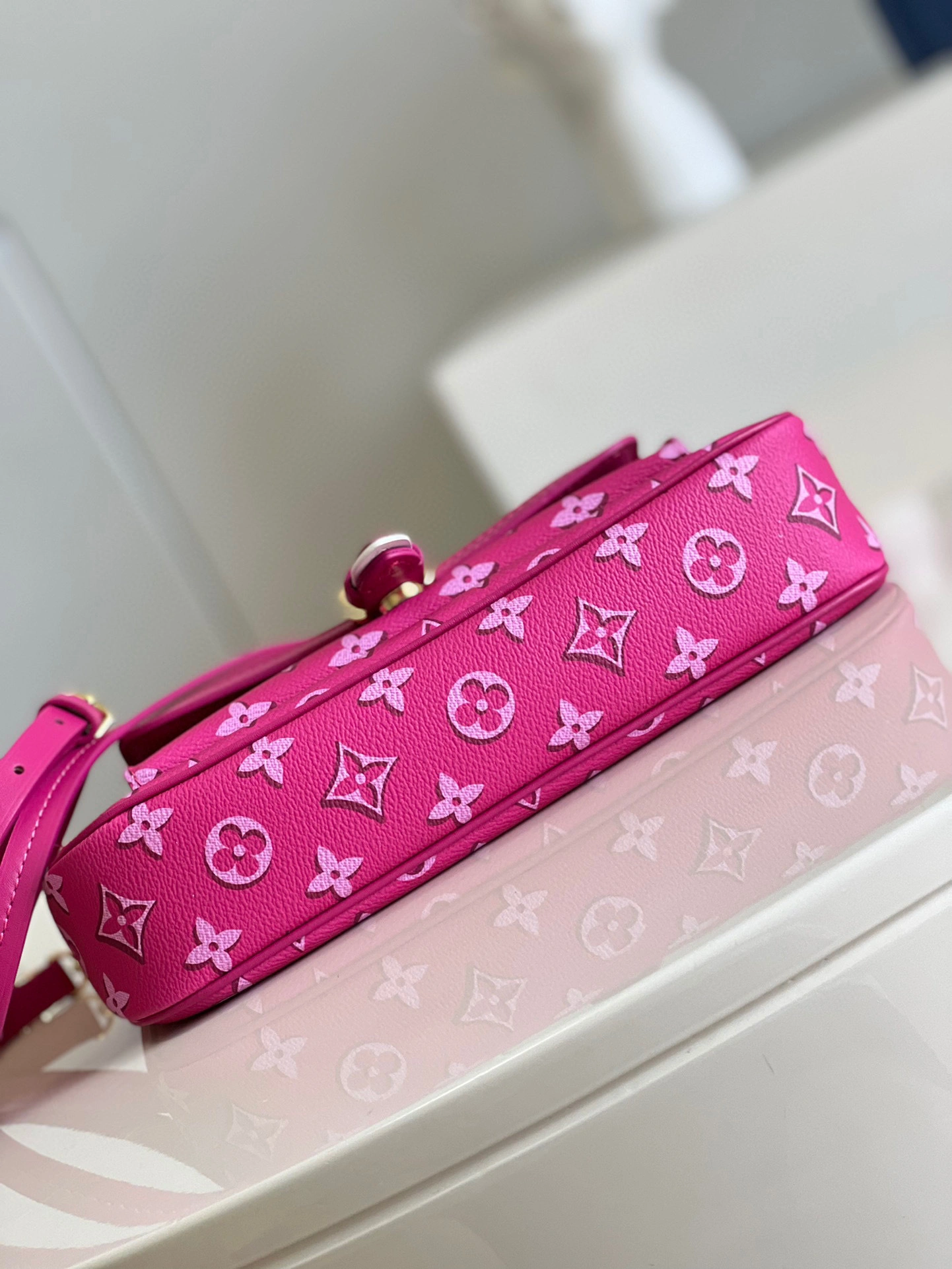 MOMO- high quality version M46161 BUCI item：B-B598K1017C
