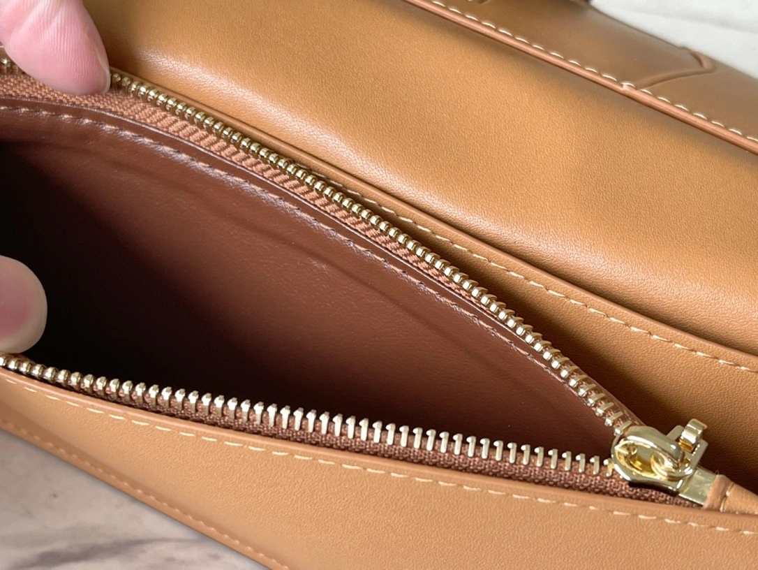 &&MOMO- high quality version M81330 Vertical Taurillon item：C-B000C1719C