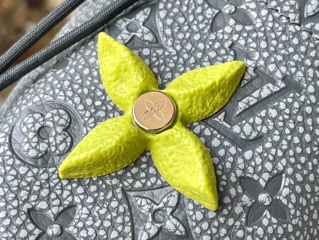 MOMO- high quality version M81572 Chalk Pouch item：B-B000H2823C
