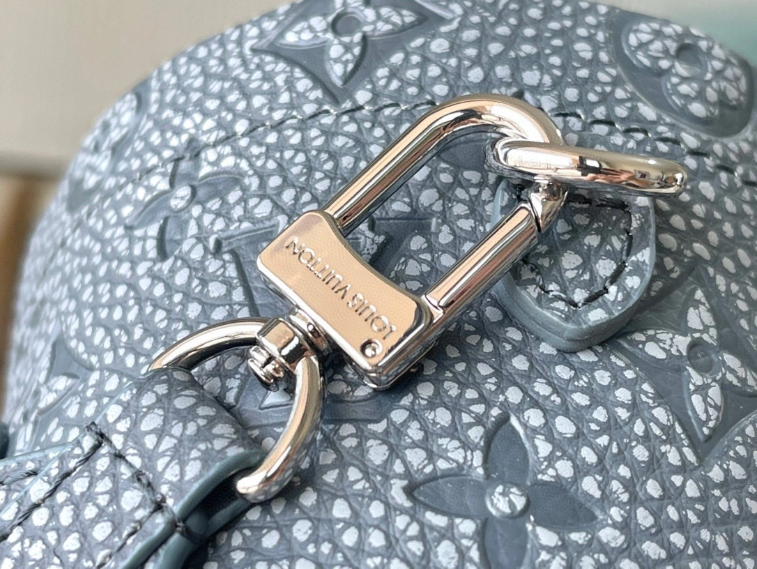 MOMO- high quality version M81572 Chalk Pouch item：B-B000H2823C
