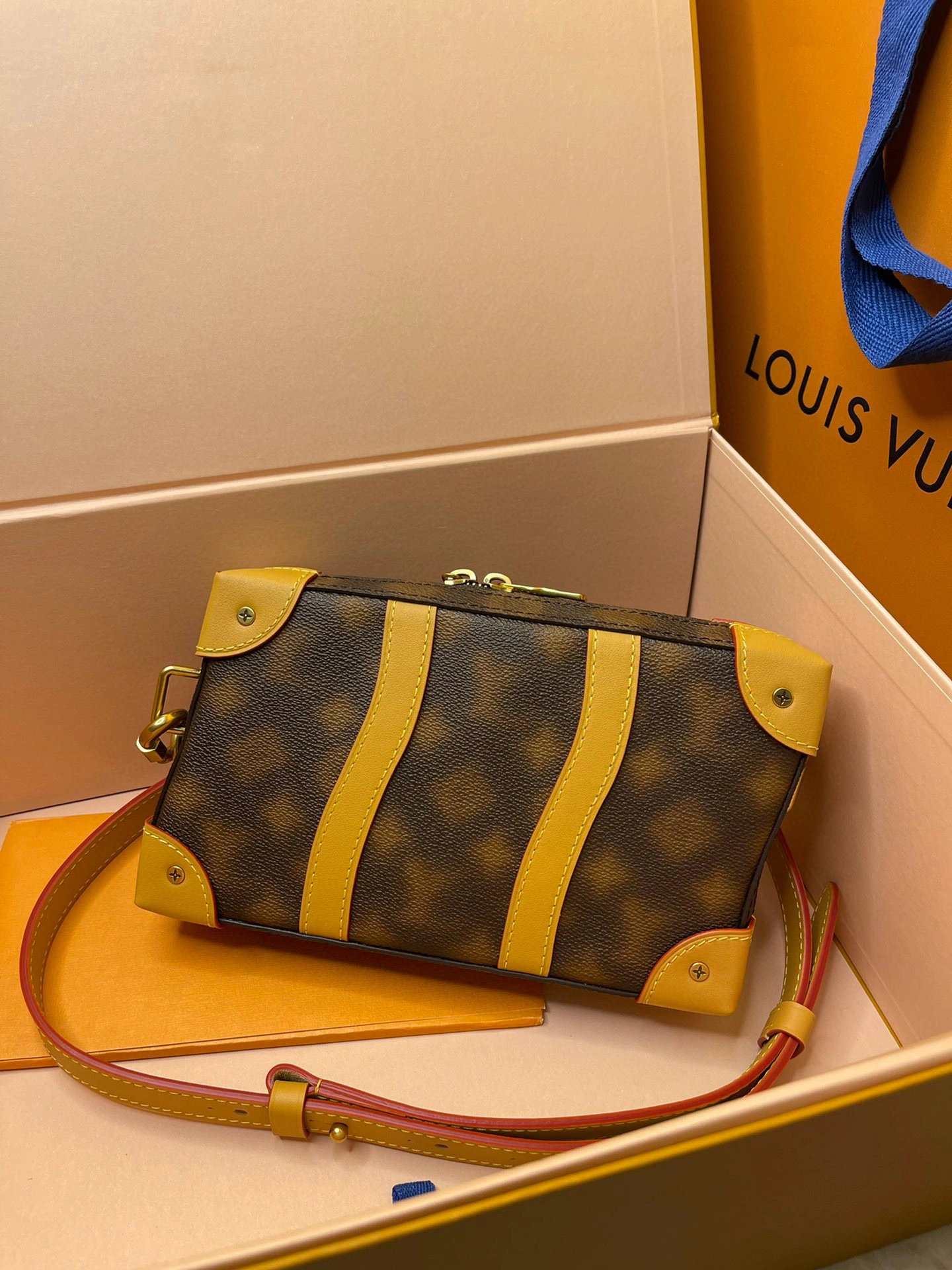 MOMO- high quality version M81580 Soft Trunk item：B-B182G3009C