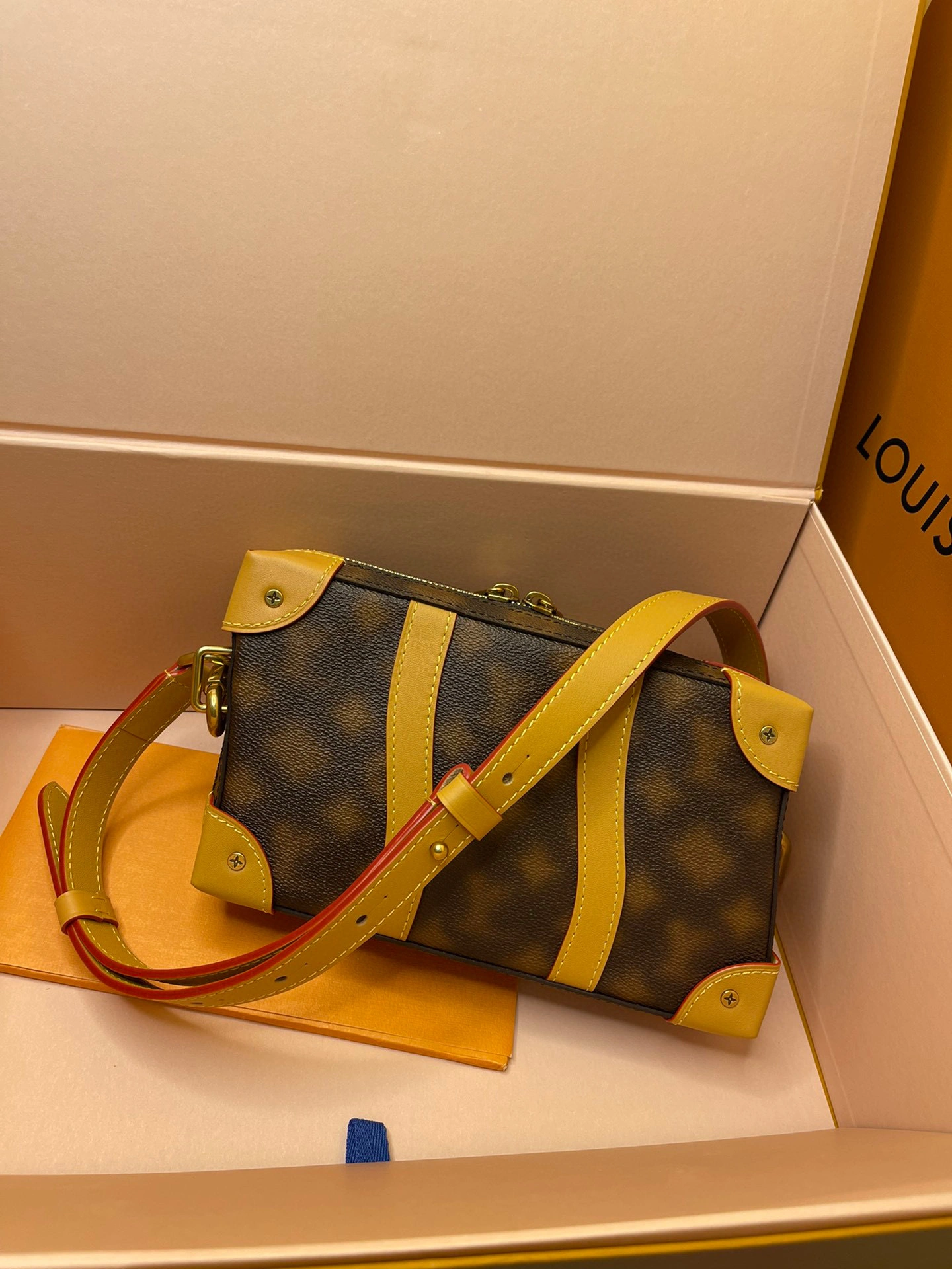 MOMO- high quality version M81580 Soft Trunk item：B-B182G3009C