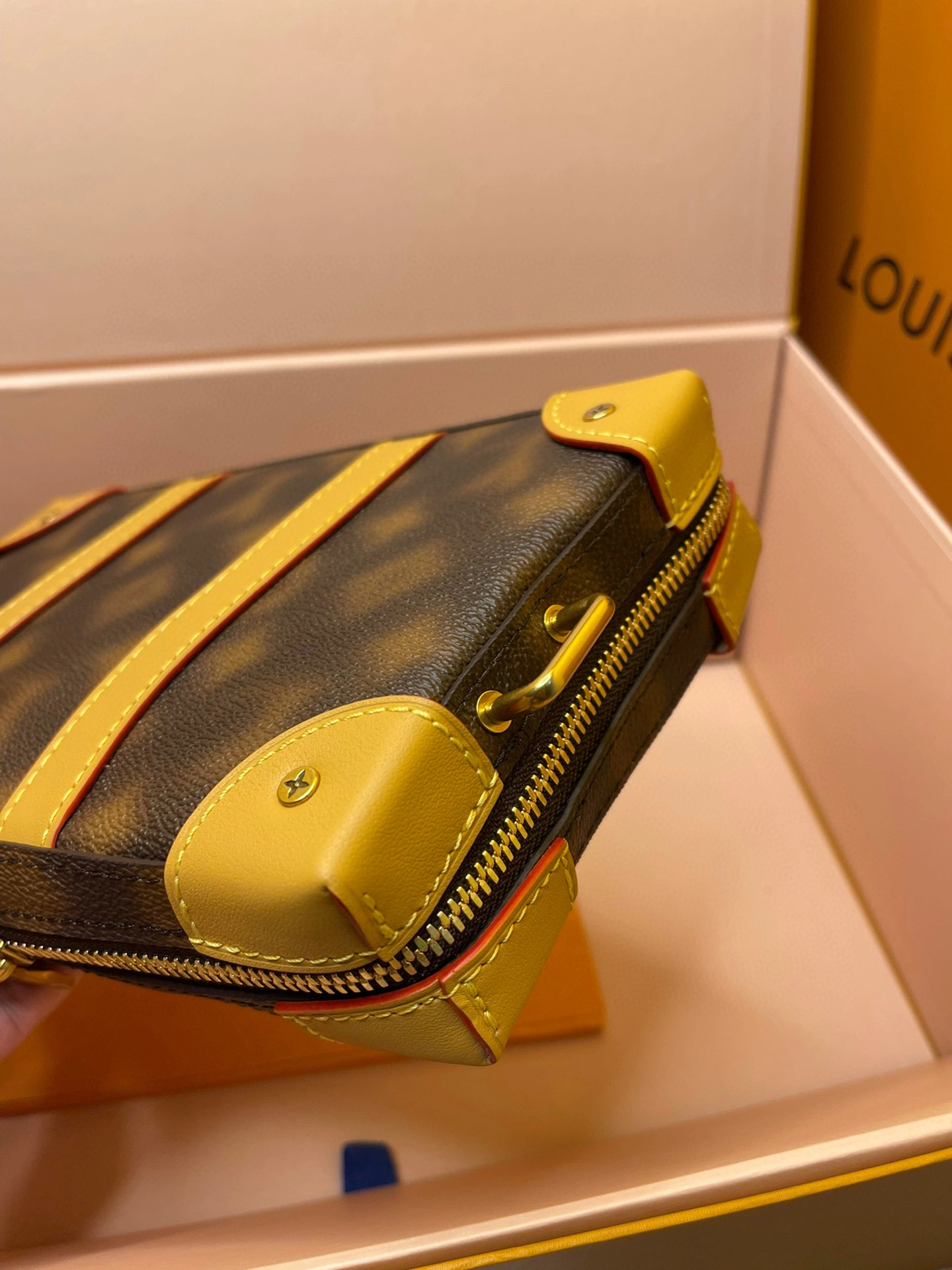 MOMO- high quality version M81580 Soft Trunk item：B-B182G3009C