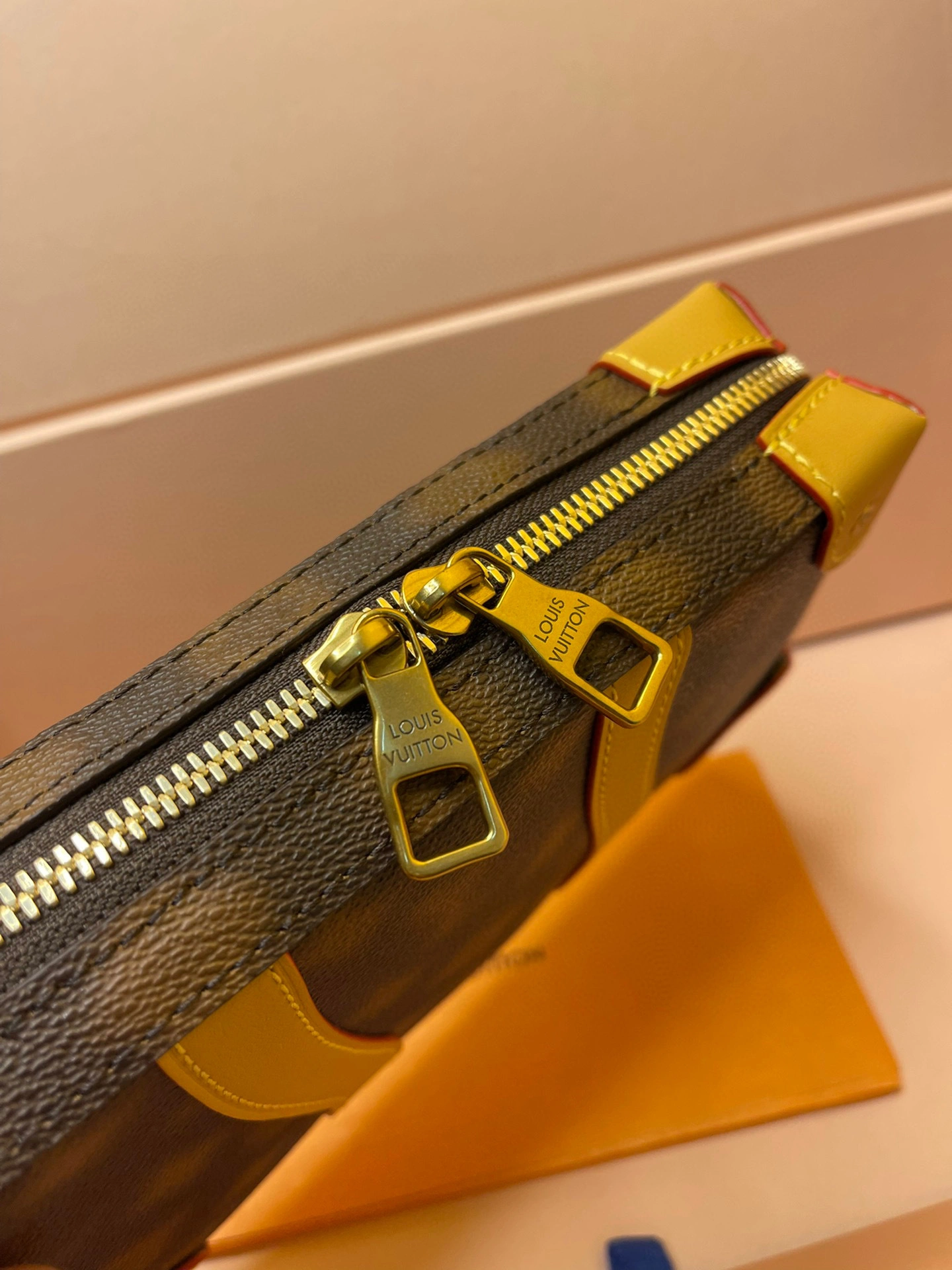 MOMO- high quality version M81580 Soft Trunk item：B-B182G3009C