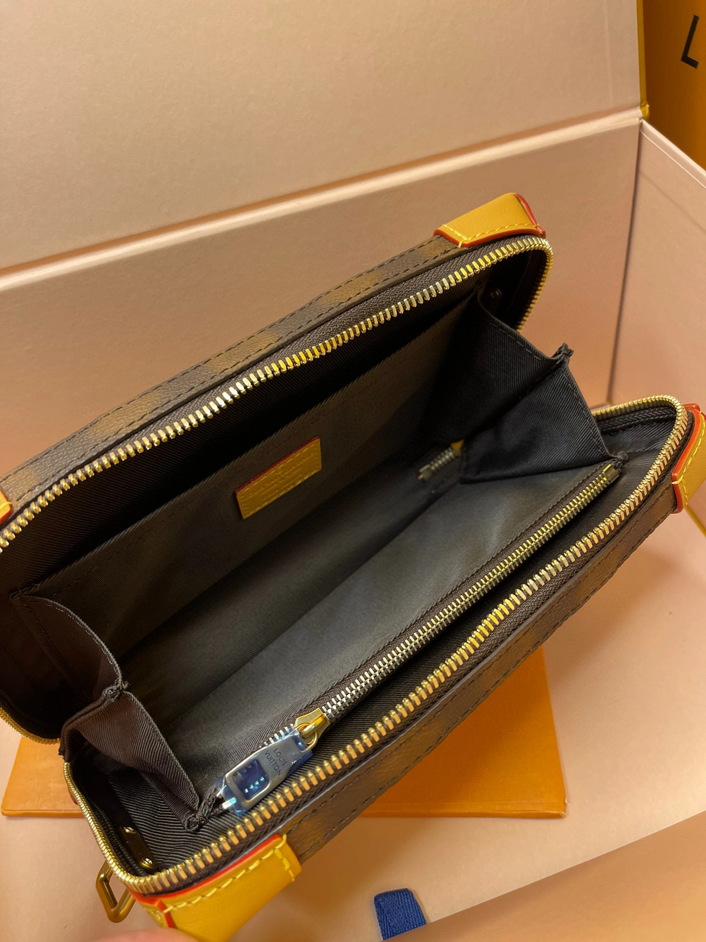 MOMO- high quality version M81580 Soft Trunk item：B-B182G3009C
