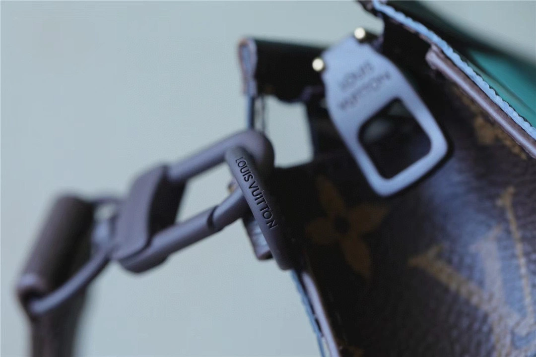 MOMO- high quality version M81588 STANDING POUCH item：B-B063J2002C