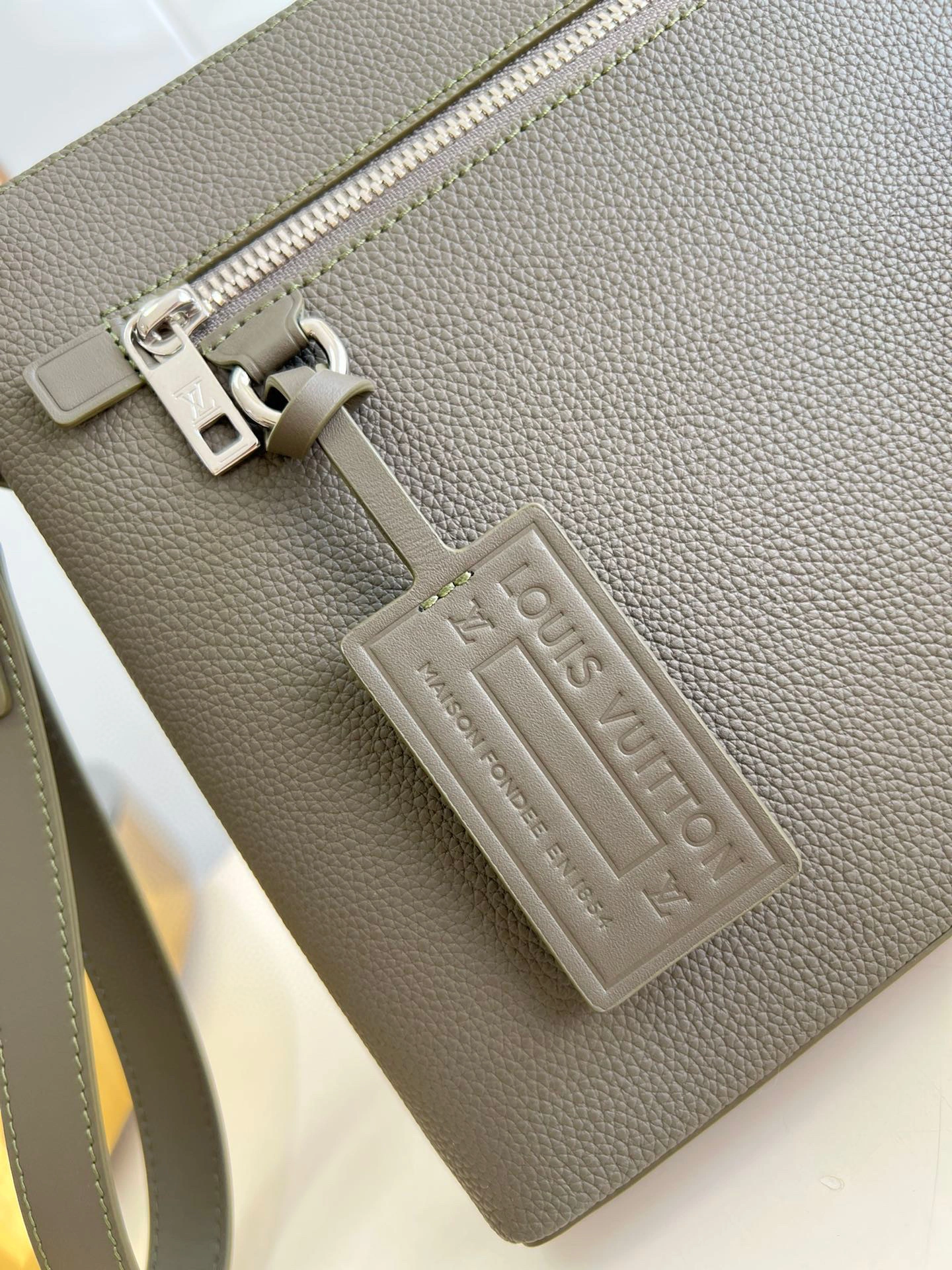 MOMO- high quality version M81735 item：B-B598K0514C