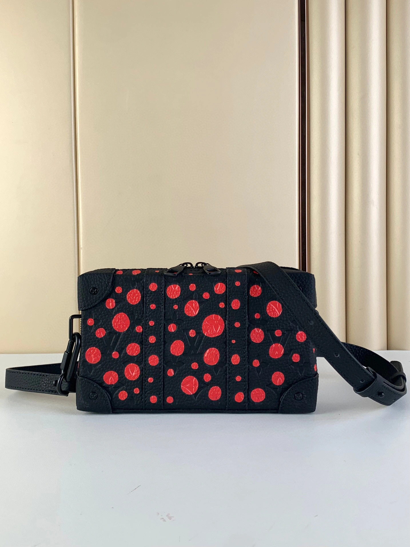 MOMO- high quality version M81905 Soft Trunk item：C-B000A1420C