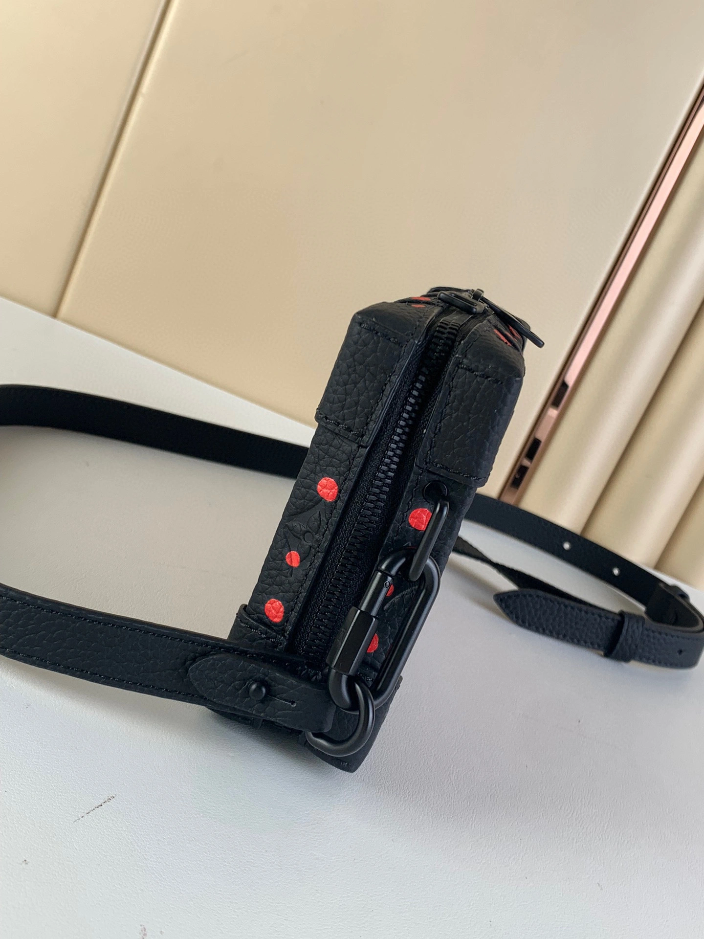 MOMO- high quality version M81905 Soft Trunk item：C-B000A1420C