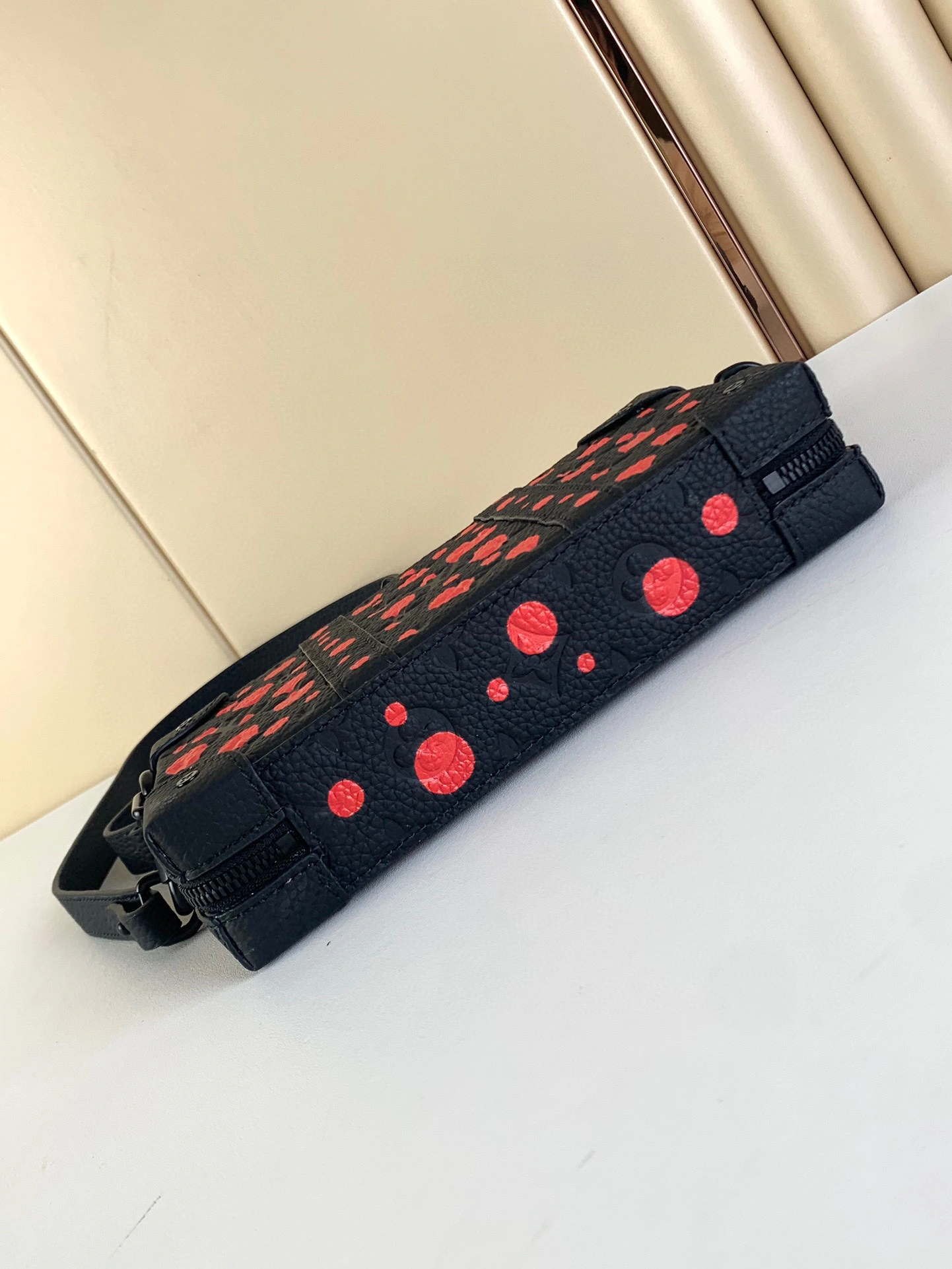 MOMO- high quality version M81905 Soft Trunk item：C-B000A1420C