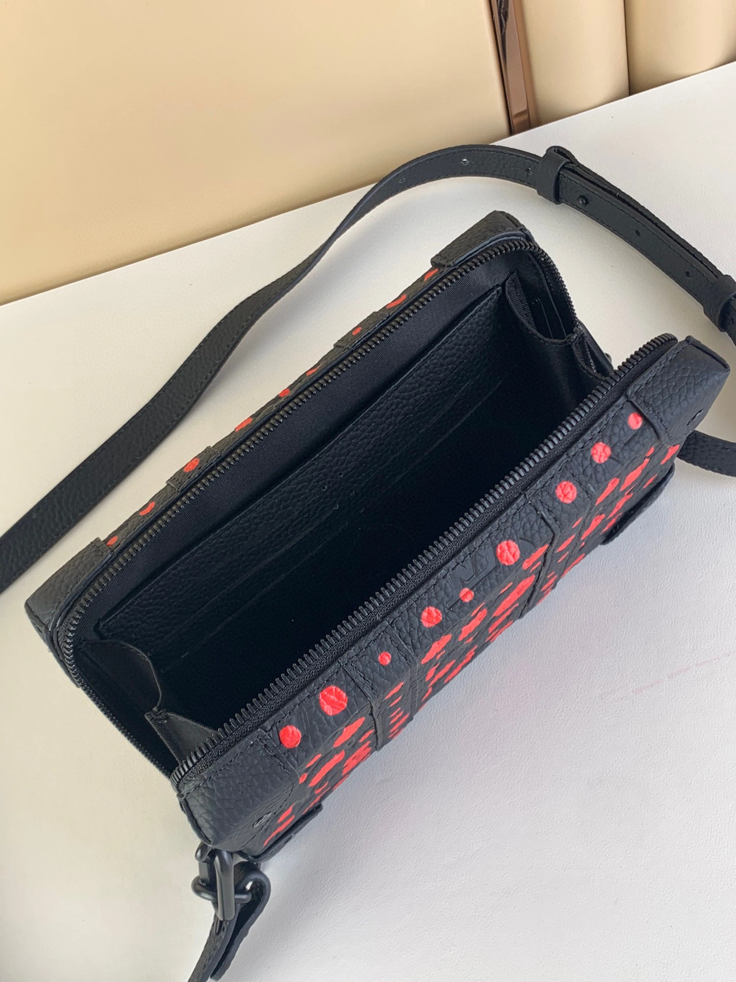 MOMO- high quality version M81905 Soft Trunk item：C-B000A1420C