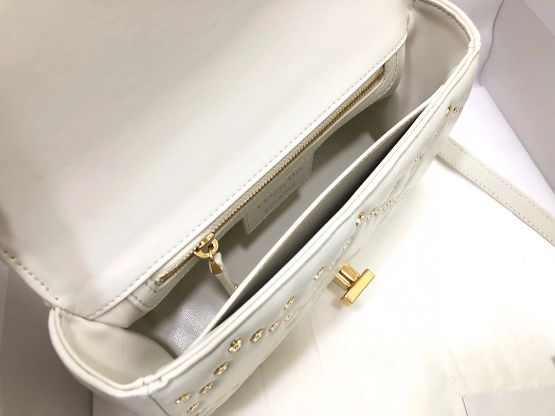 MOMO- high quality version M9241UNHH-M030 Caro item：B-B063L0704C