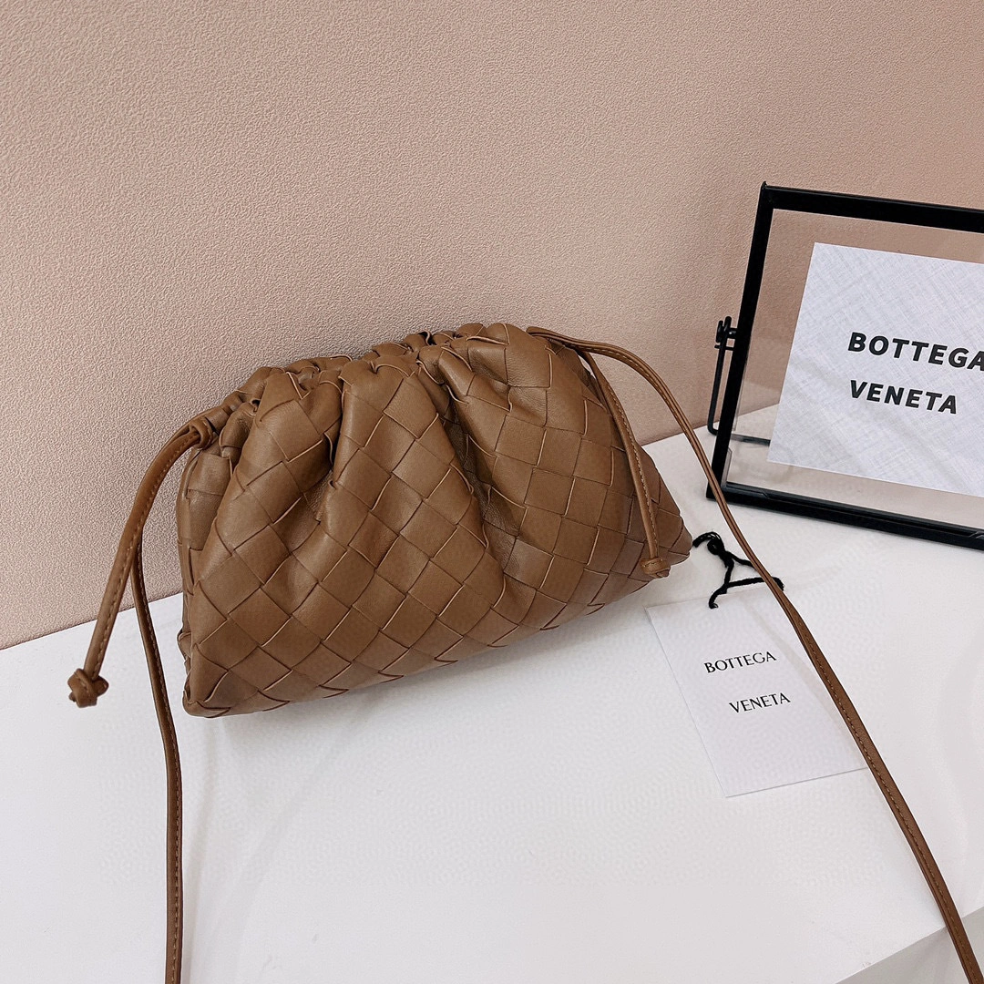 MOMO- high quality version Pouch20 item：B-B063G3019C