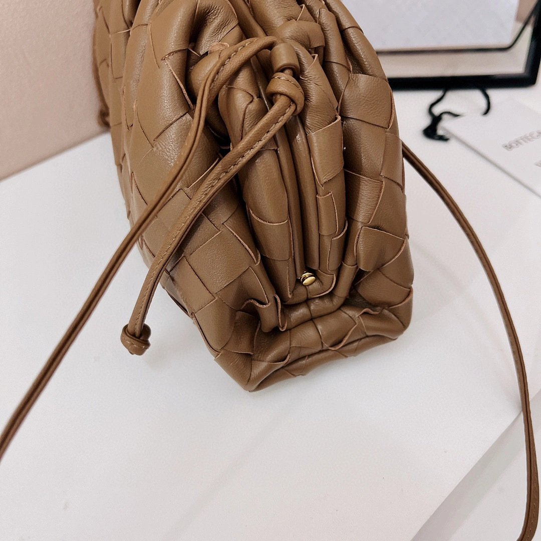 MOMO- high quality version Pouch20 item：B-B063G3019C