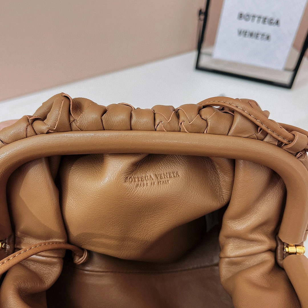 MOMO- high quality version Pouch20 item：B-B063G3019C