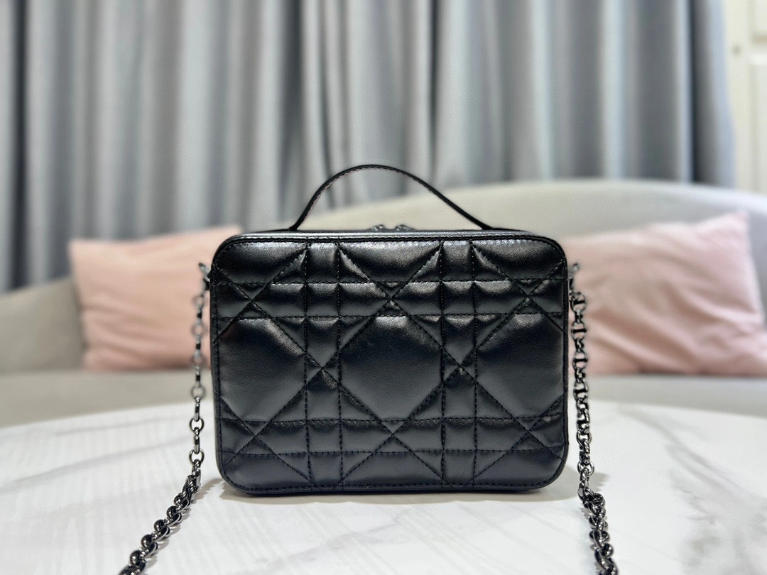 MOMO- high quality version S5140BNGX-M900 CARO sheephide item：B-B000J1717C