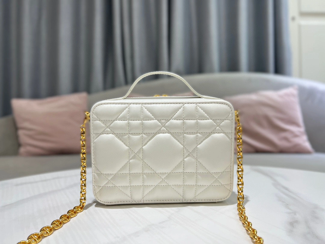 MOMO- high quality version S5140UNGX-M030 CARO sheephide item：B-B000J1716C