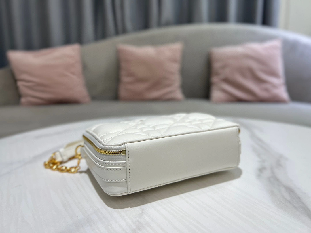 MOMO- high quality version S5140UNGX-M030 CARO sheephide item：B-B000J1716C