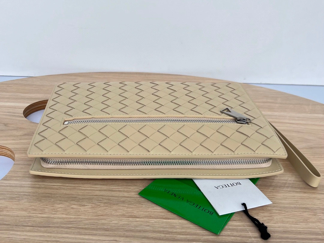 MOMO- high quality version item：B-B063J3027C