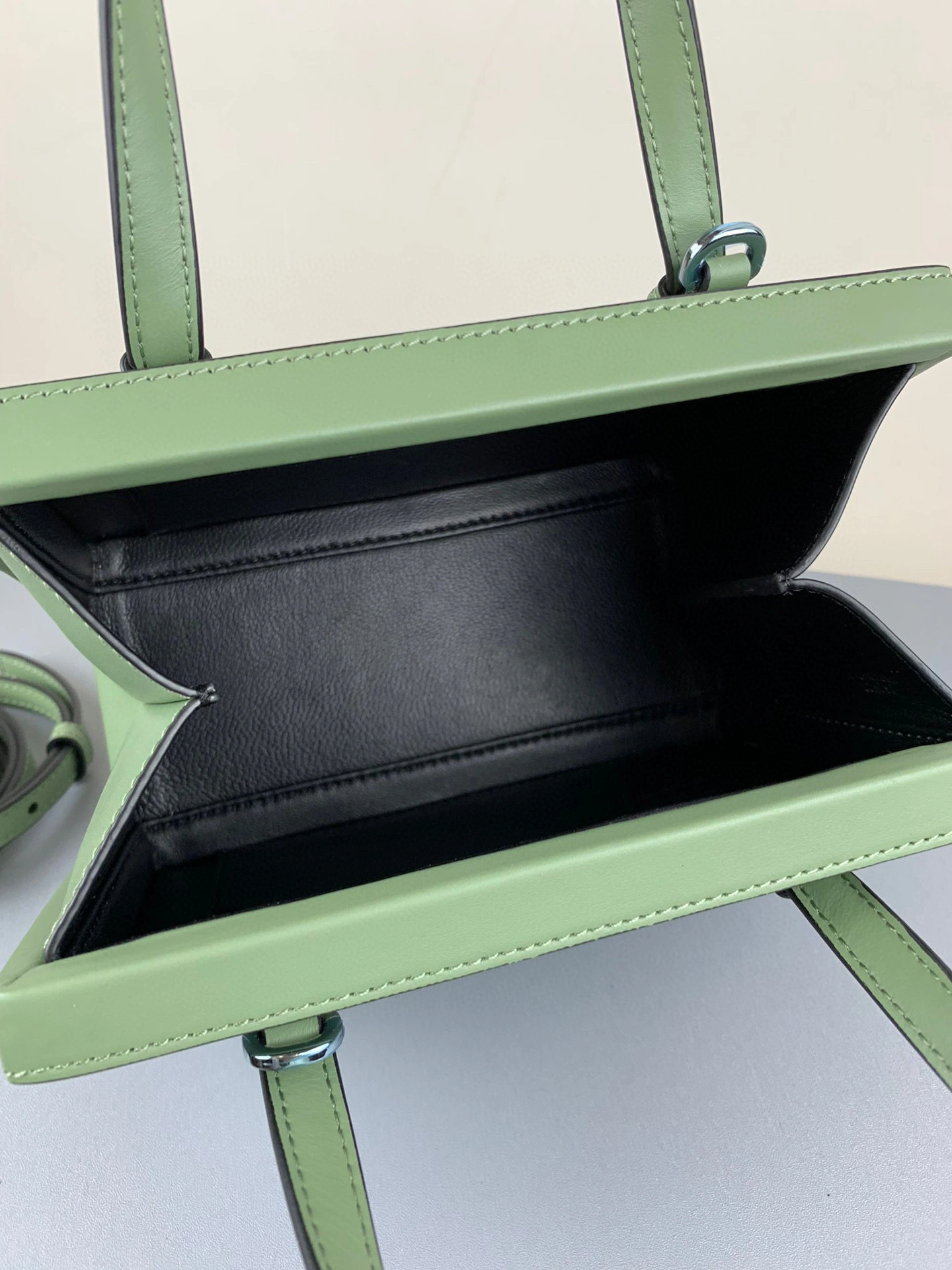 MOMO- high quality version postal calfskin item：B-B063G3022C