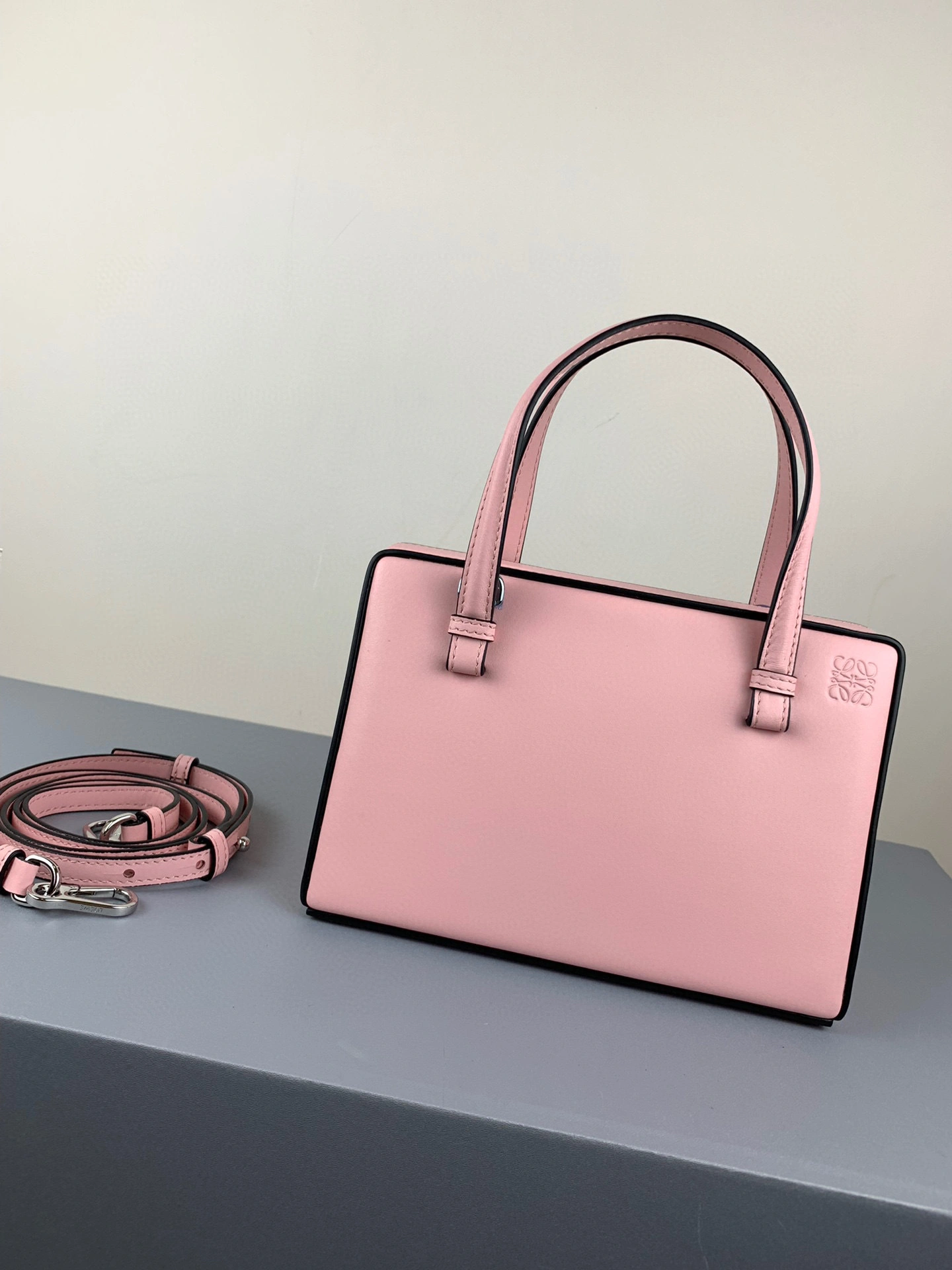 MOMO- high quality version postal calfskin item：B-B063G3023C