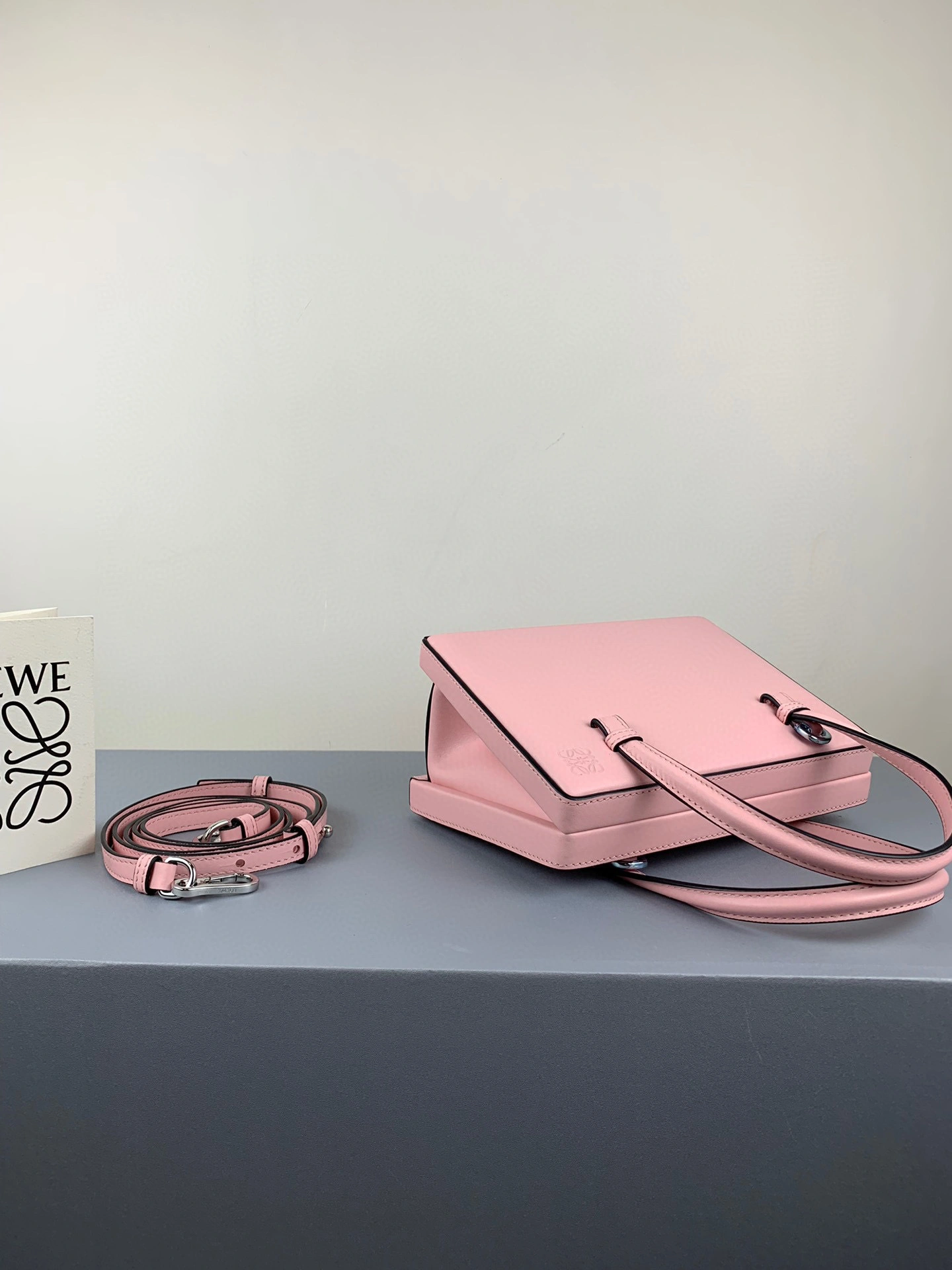 MOMO- high quality version postal calfskin item：B-B063G3023C