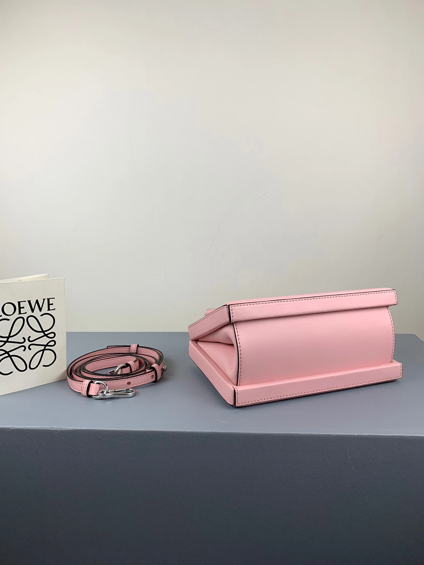 MOMO- high quality version postal calfskin item：B-B063G3023C