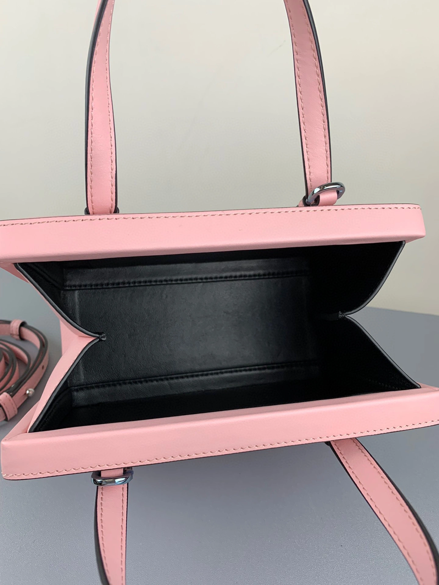 MOMO- high quality version postal calfskin item：B-B063G3023C