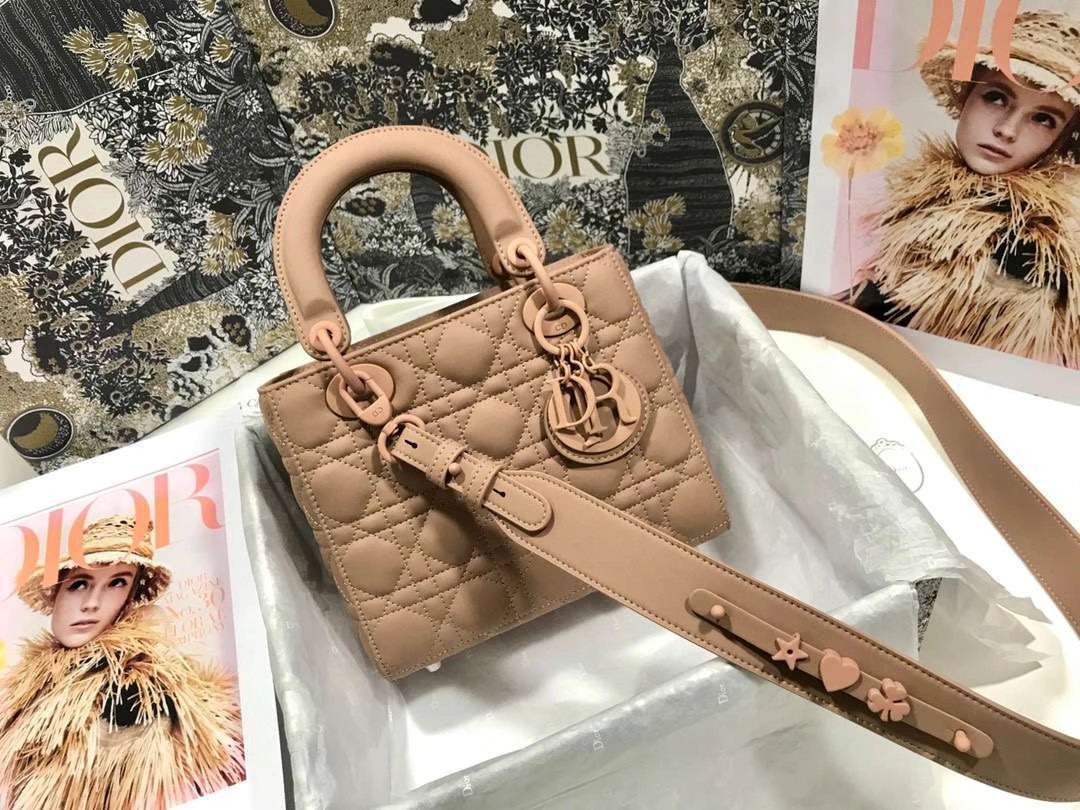 &MOMO- item : 063B85E6699T