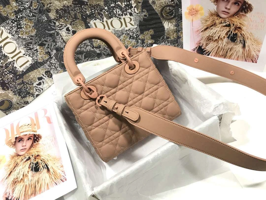 &MOMO- item : 063B85E6699T