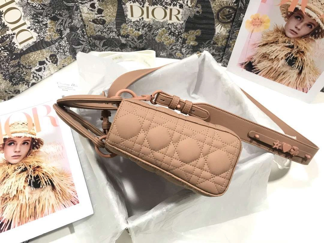 &MOMO- item : 063B85E6699T