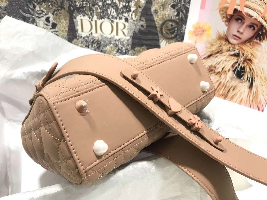 &MOMO- item : 063B85E6699T