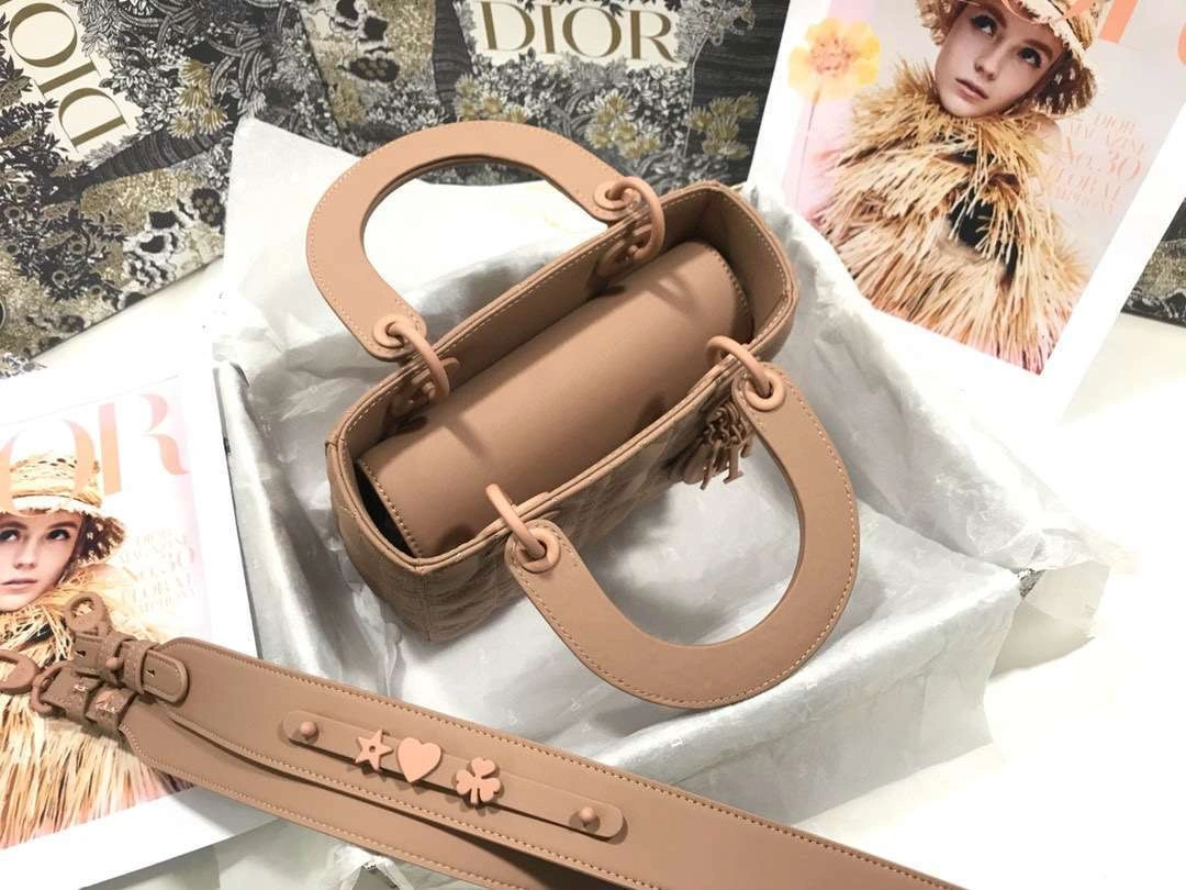 &MOMO- item : 063B85E6699T