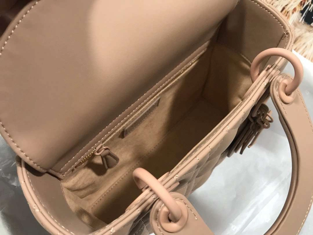 &MOMO- item : 063B85E6699T
