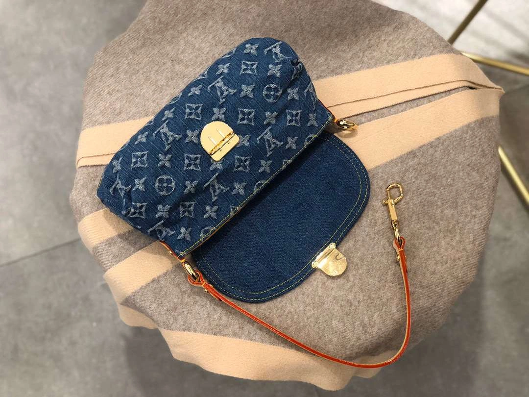 MOMO- item : 106B00F0604