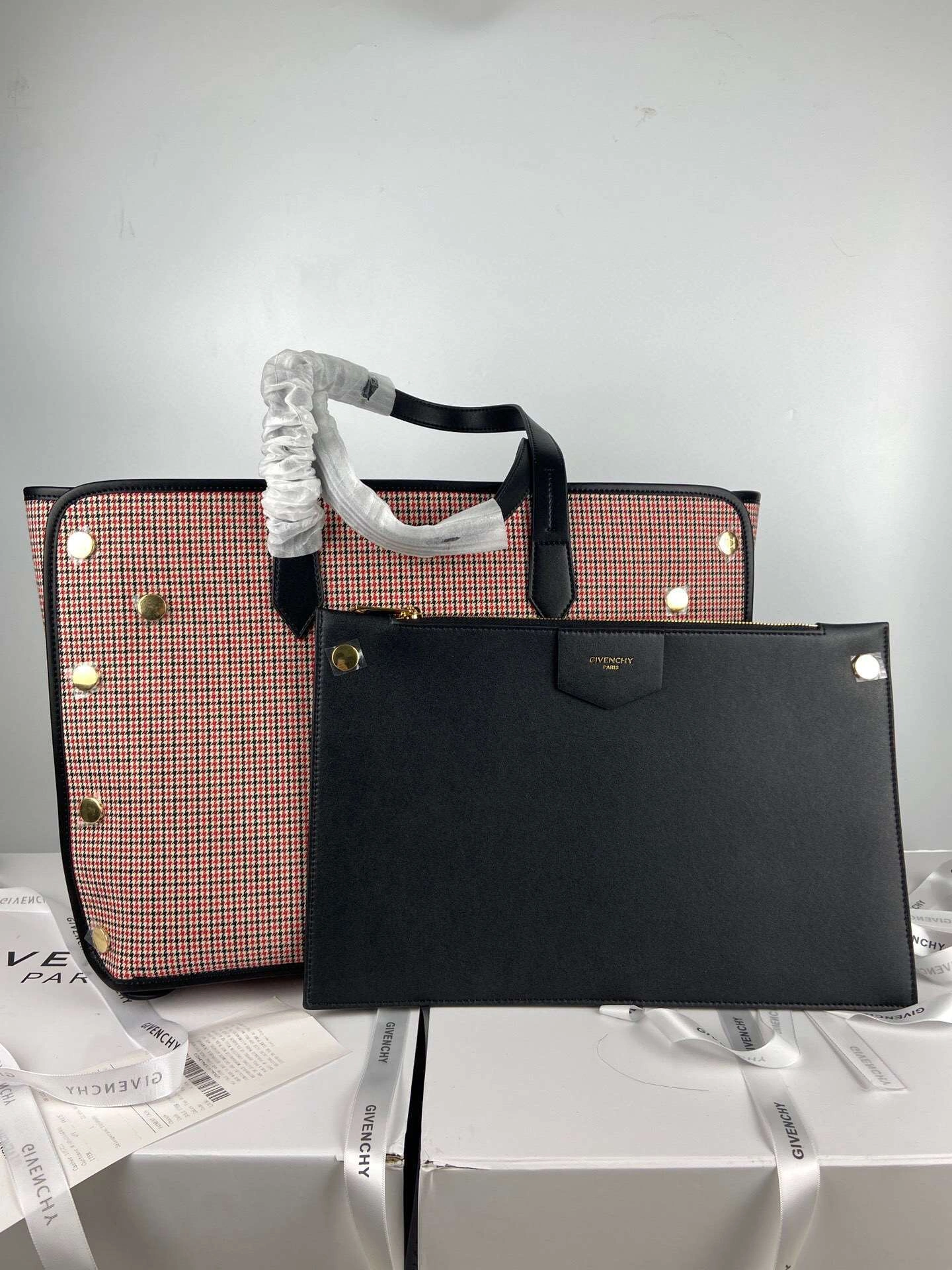 *MOMO--item : M063B68A2319-2