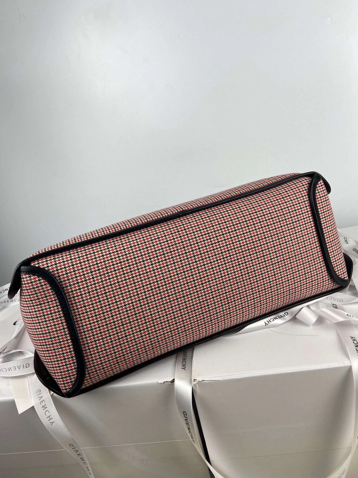 *MOMO--item : M063B68A2319-2