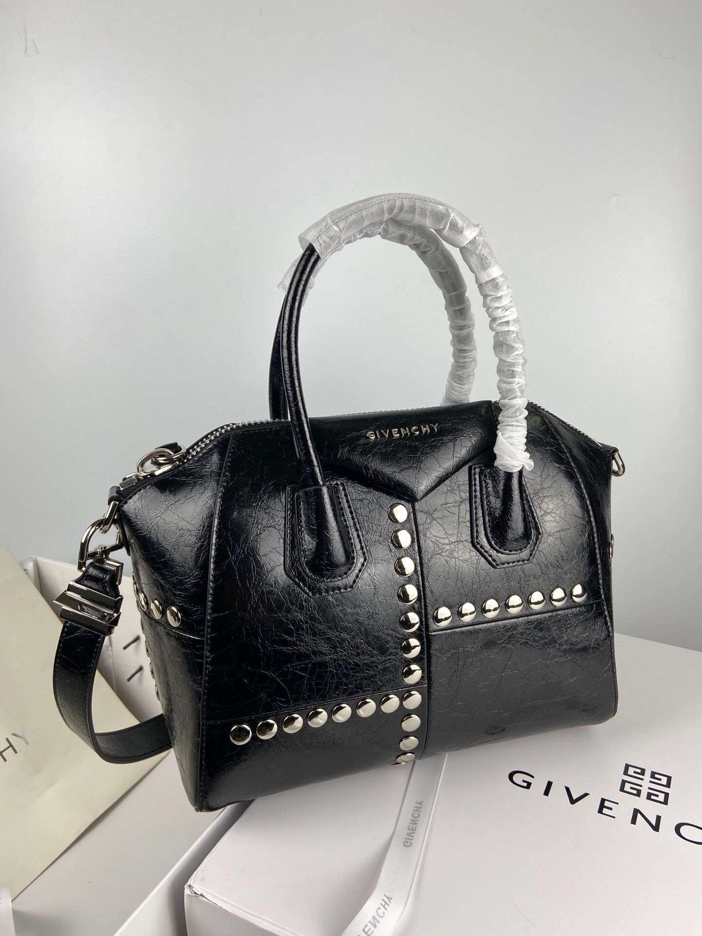 MOMO--item : M063B70A2320