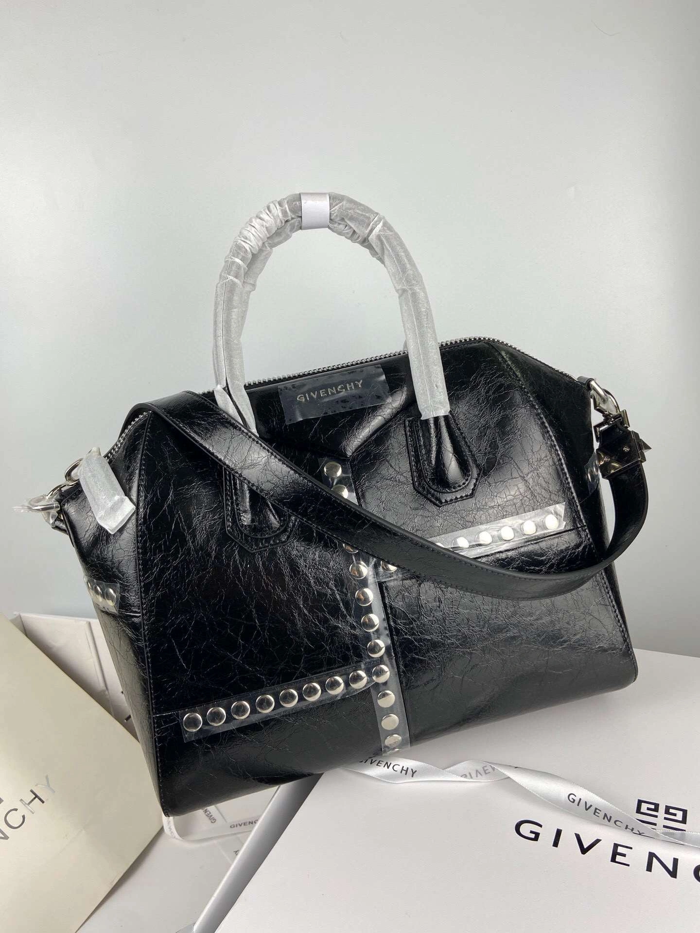 MOMO--item : M063B70A2320