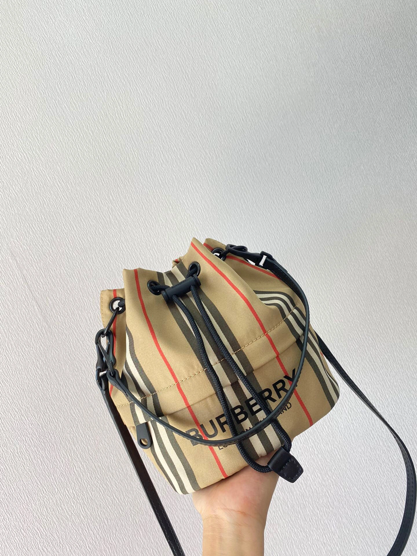 MOMO- item:B-B063B0906
