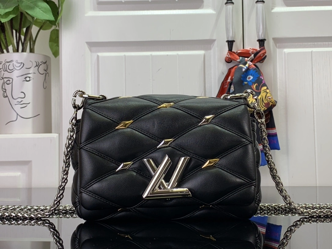 MOMO- m24246 item:D-B063A0460S
