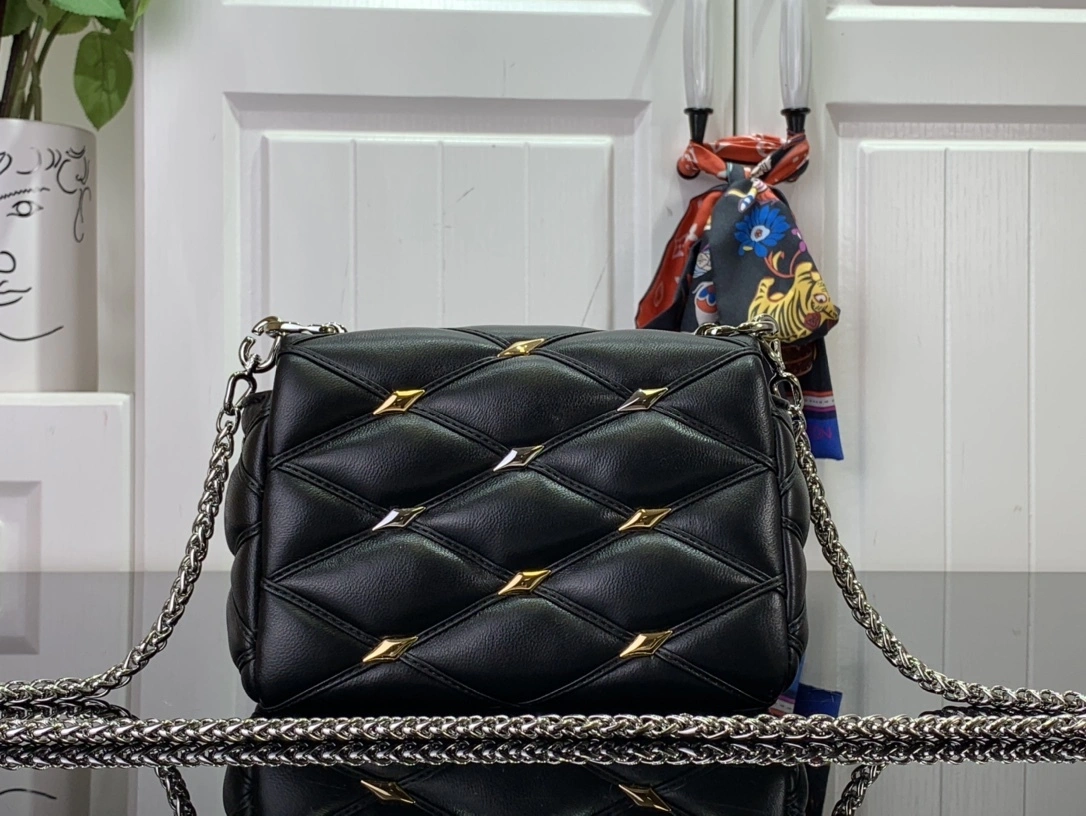 MOMO- m24246 item:D-B063A0460S