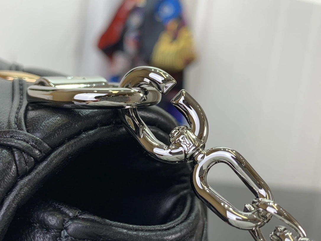 MOMO- m24246 item:D-B063A0460S