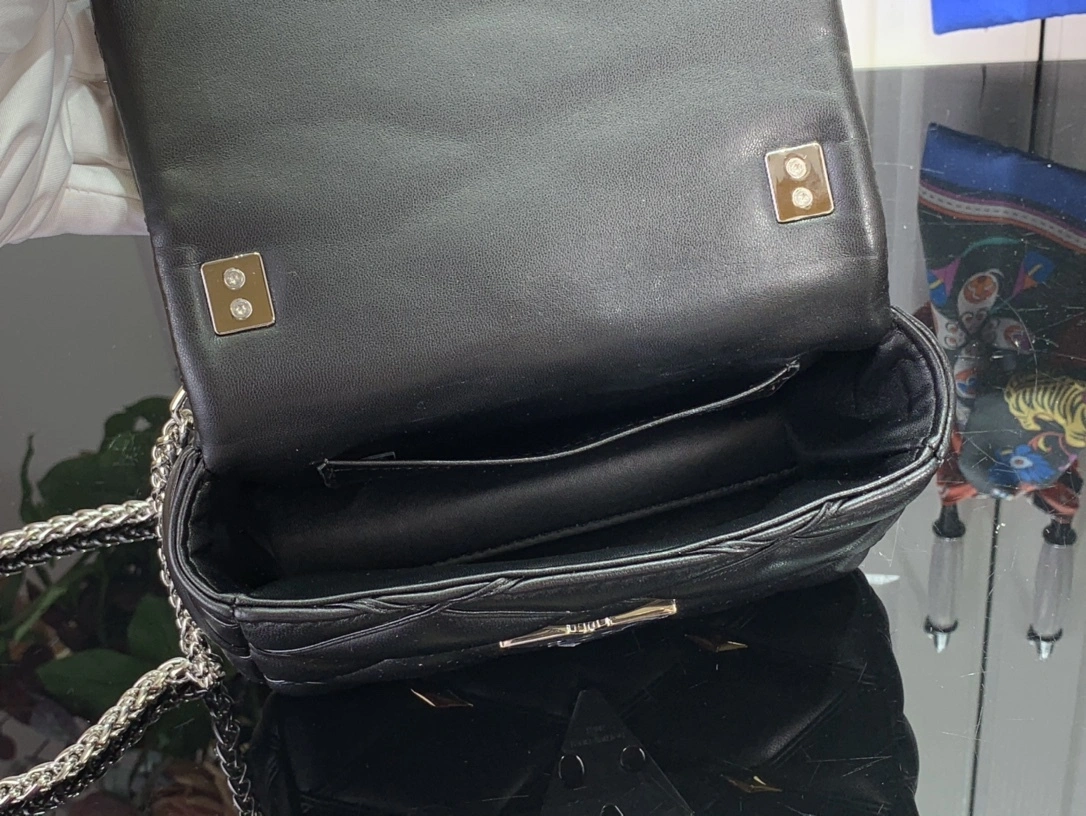 MOMO- m24246 item:D-B063A0460S