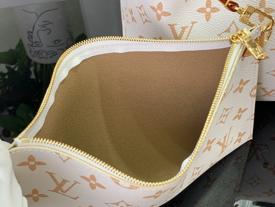MOMO- m24409 item:D-B174A1557
